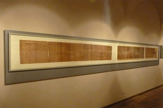 Папирус, который хранится в Египетском музее Турина
