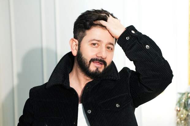 Михаил Галустян впервые вышел в свет с новой избранницей Лилией Киосе