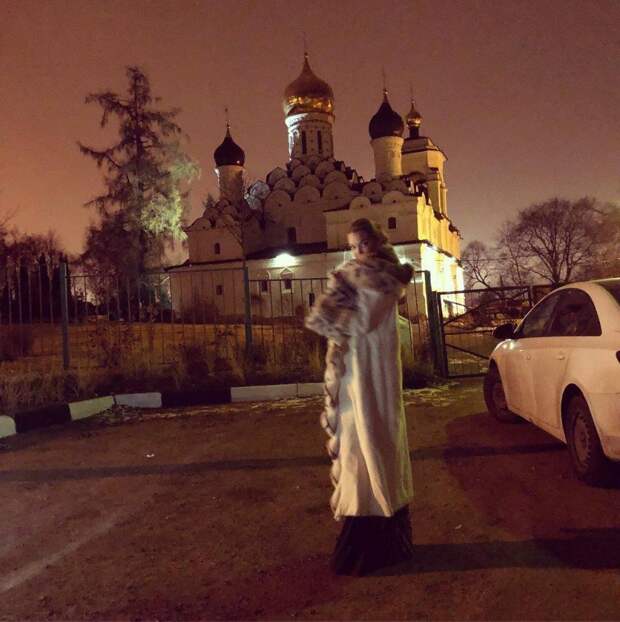 Анастасия Волочкова помолилась о мире на Земле