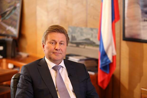 Ещё год назад многие эксперты пророчили забвение многофункциональному лёгкому истребителю поколения 4++ МиГ-35. МиГ-35 дешевле Су-35С и при этом может решать те же боевые задачи.-2