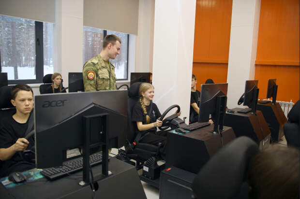 Новосибирский «Авангард» оснастили конструкторами дронов и навигационными тренажерами