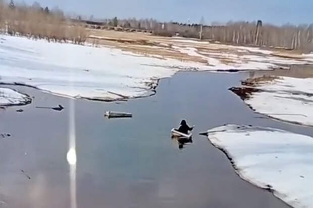 В Тюменской области ребенок в ванне сплавился по реке