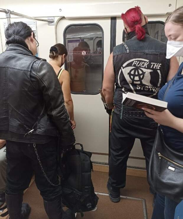 Модники и чудаки из метро