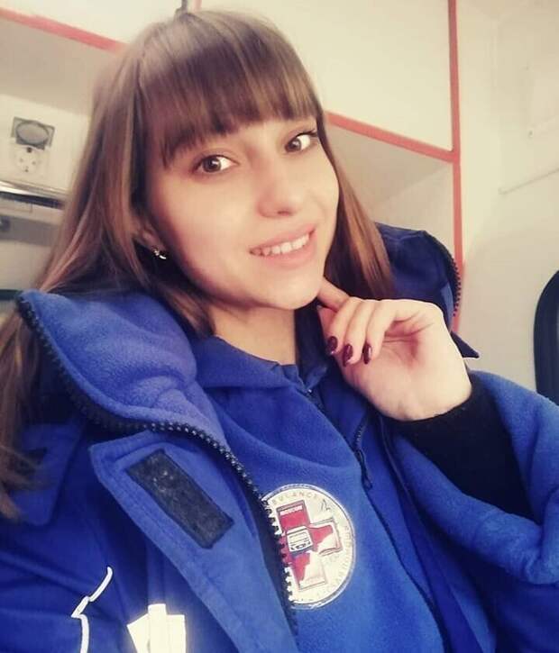 Спасительницы под красным крестом Спасительницы под красным крестом