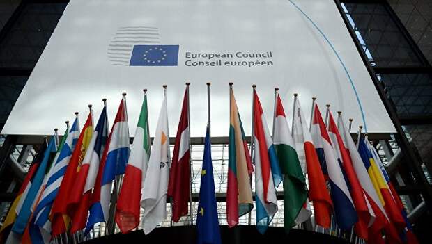 Флаги стран-участниц заседания Совета Европы в Брюсселе. Архивное фото