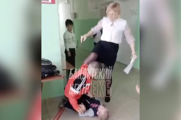 В Свердловской области учительница пнула школьника ногой, разнимая драку