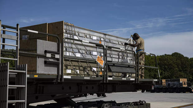 Погрузка военной помощи для Украины на базе ВВС США Довер Погрузка военной помощи для Украины на базе ВВС США Довер - РИА Новости, 1920, 21.10.2023