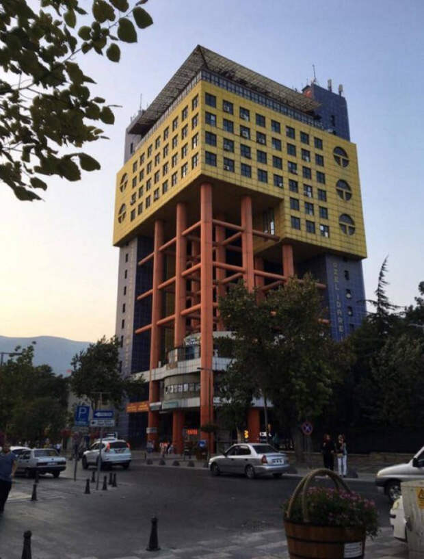 Необычные дома и архитектура по всему миру