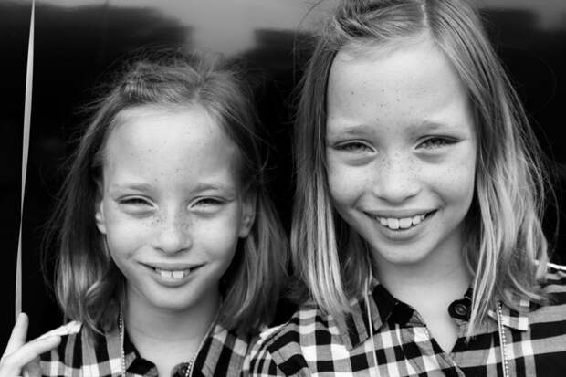 Когда кажется, что у тебя двоится в глазах или Добро пожаловать на фестиваль близнецов близнецы, твинсбург, фестиваль