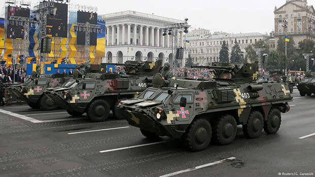 На фоне экономического кризиса Украина широко отмечает 25-ю годовщину независимости