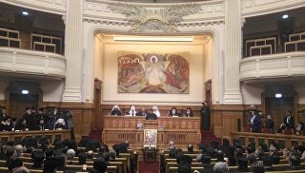 Патриарх Кирилл на заседании священного синода Румынской православной церкви