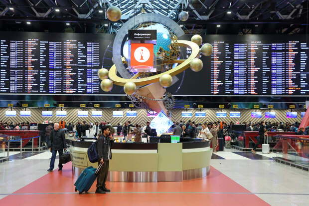 Россияне провели почти сутки в аэропорту без сна из-за задержки рейса