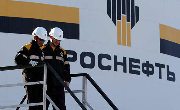 Рабочие в центральном технологическом комплексе «Роснефть»