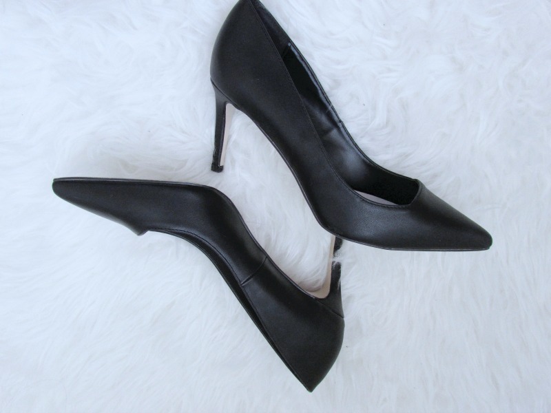 shoes-all-women-should-own Classic black pumps
