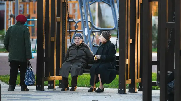 «Теряются стимулы заниматься общественно полезным делом»: в Совфеде предложили индексировать пенсии для старших по дому