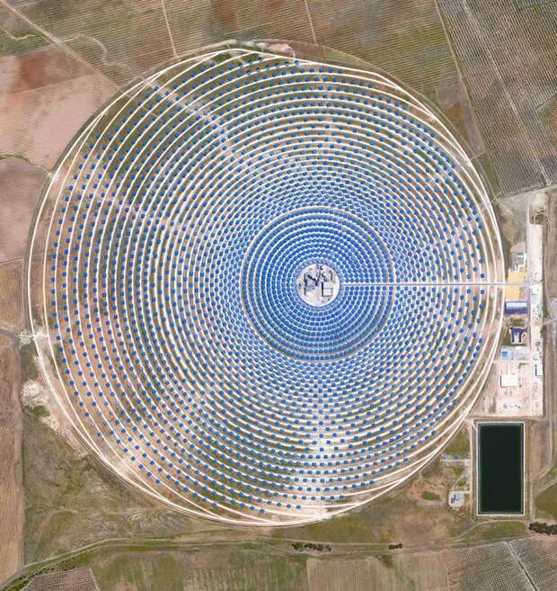 Солнечная электростанция в Севилье, Испания вид сверху, изменения, планета, последствия, фото, человек