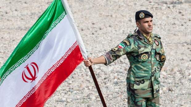 "Флаг мести" подняли в Иране после атаки со стороны Израиля