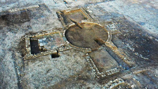 Загадочное здание в форме креста времен Римской империи обнаружили в Англии