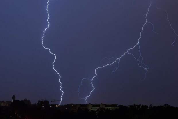 flashes-144601_1920 alt