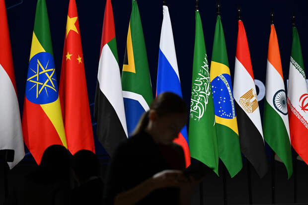 Эксперт Лукьянов: ненависть Трампа ставит перед БРИКС исторический вызов