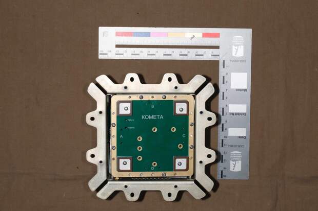 Модуль спутниковой навигации «Комета» с четырьмя антеннами, задокументированный компанией CAR на Украине в июле 2023 года. Компания CAR сохранила маркировку на антеннах.
