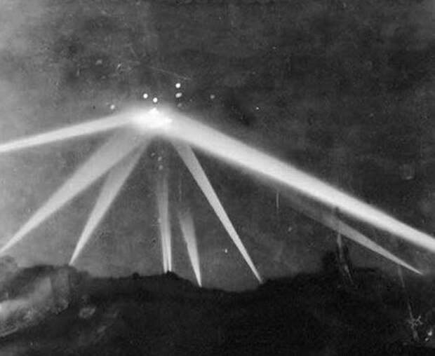 Загадочная фотография, сделанная во время “битвы” за Лос-Анджелес во Вторую мировую войну, 1942 год. В то время было очень много фотографий НЛО. было, история, фото