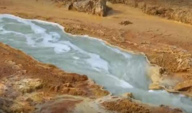 Кислотные реки Левихинского рудника. Вода Левихинского рудника. Кислая вода богатырь вода фото. Кислая вода в ростовской области