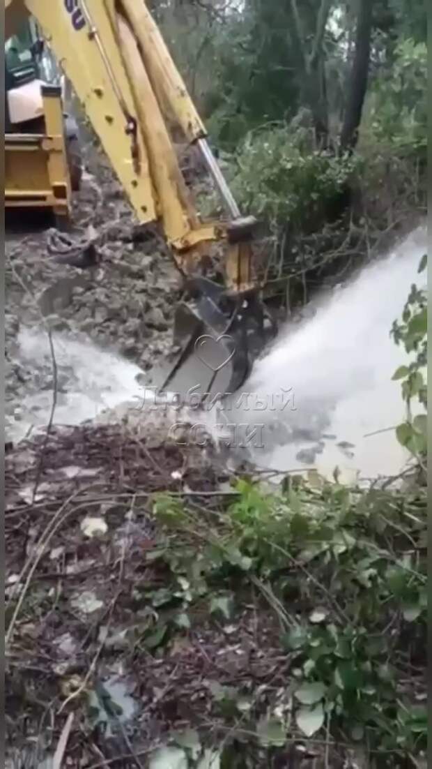 Снова в Сочи ливень спровоцировал беды: два дня не будет воды в нескольких населенных пунктах