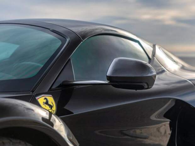 Подержанный суперкар LaFerrari Aperta выставили на продажу
