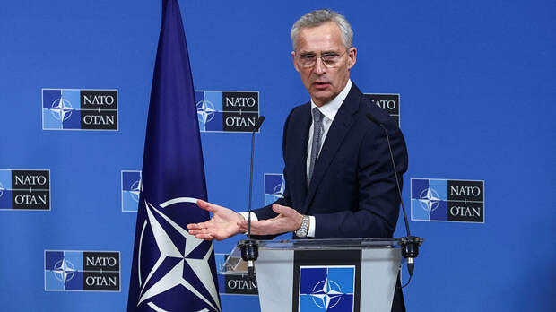 Столтенберг потребовал от членов НАТО "выбирать не себя, а Украину"
