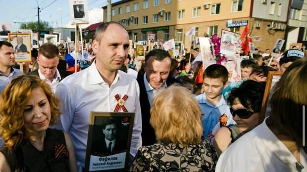 Паслер призвал жителей 4 уральских городов выйти на шествие «Бессмертного полка»