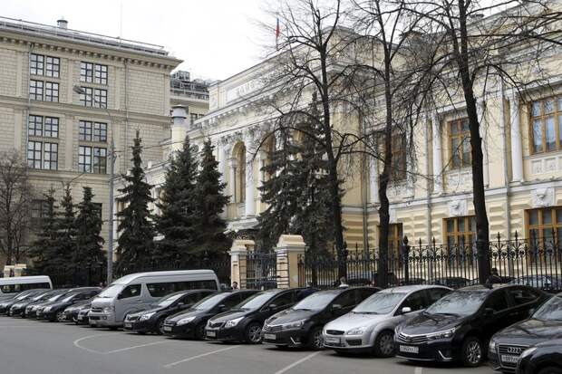 Сальдо операций ЦБ по представлению и абсорбированию ликвидности выросло до 2102,8 млрд руб.