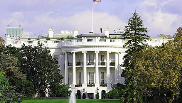 Здание Белого дома в Вашингтоне, США. Архивное Фото.