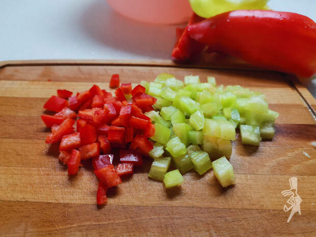 Готовлю аппетитный гуляш "a la russe" по самому любимому рецепту. Мясо получается сочным, нежным. Пальчики оближешь!