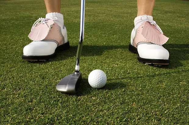 https://www.cosmo.com.ua/i/publications/20/830_550/golf-chto-za-vid-sporta-i-kak-v-nego-igrat-1838-50156.jpg