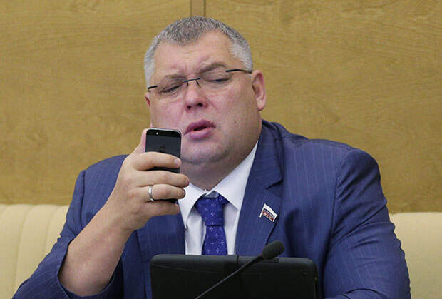 Заместитель председателя комитета ГД по природным ресурсам, природопользованию и экологии Михаил Слипенчук на пленарном заседании Государственной Думы