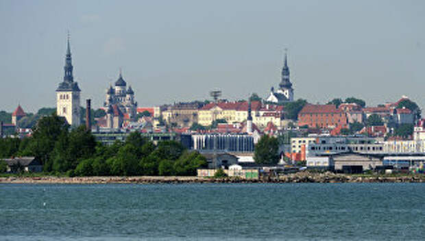Таллин. Вид на Старый город с пляжа в Кадриорге. Архивное фото