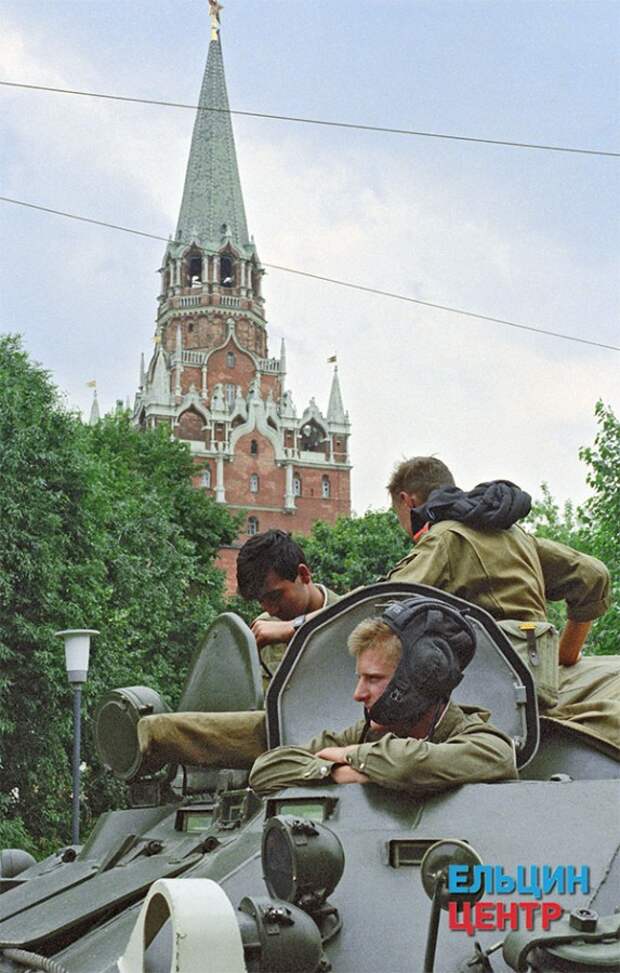Военная техника на улицах столицы Фото Александра Чумичева Военная техника на улицах столицы Фото Александра Чумичева