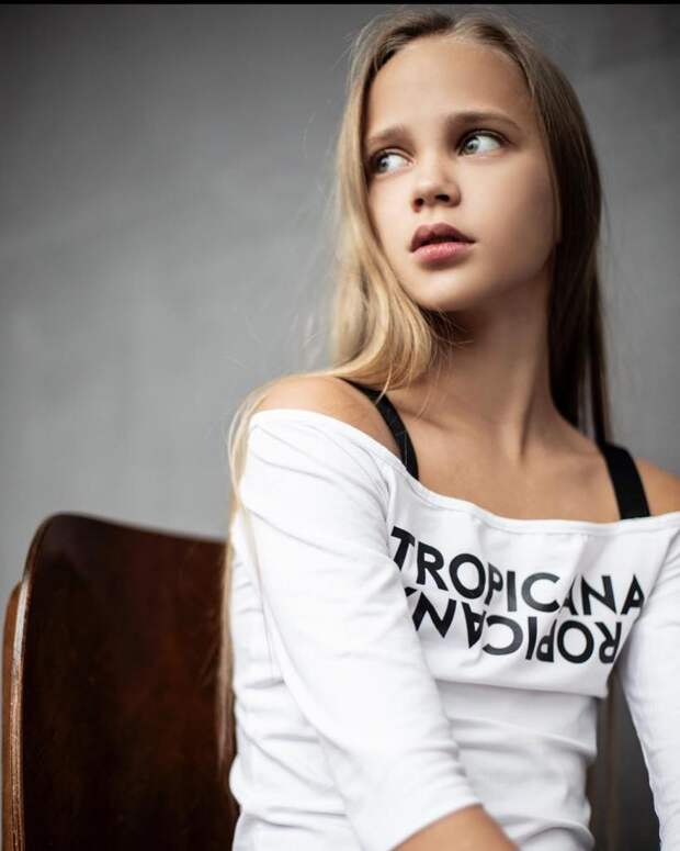 Заворожила Armani: за 12-летнюю школьницу из Красноярска борются мировые бренды