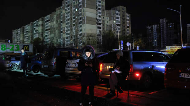 Погрузившиеся в темноту города Украины наводнили мародеры и криминальные элементы