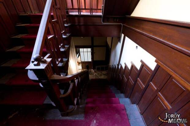 Увядающий дом