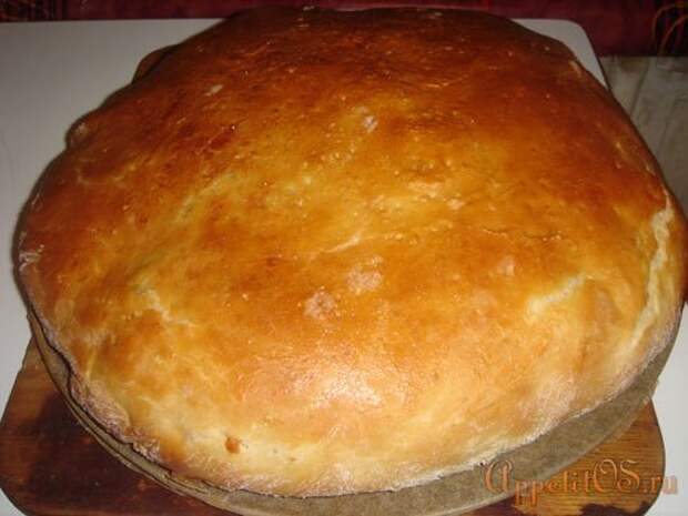 Двухслойный пирог с яйцами, сыром и курицей