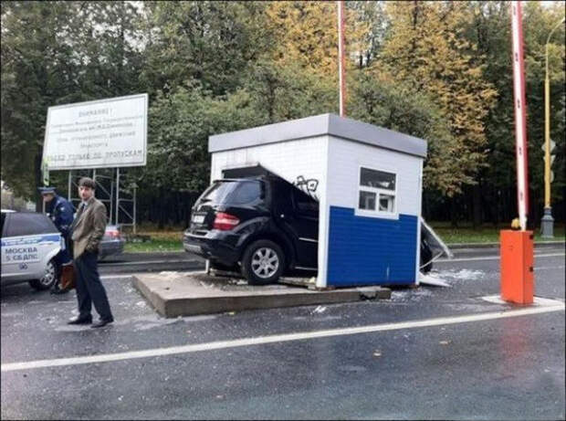 Подборочка смешных и нелепых авто-аварий Подборочка смешных и нелепых авто-аварий авто, авто приколы, фото, юмор