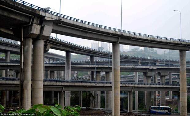Местным автомобилистам комплекс кажется слишком запутанным Чунцин, дорога, китай, развязка, сложность, транспорт
