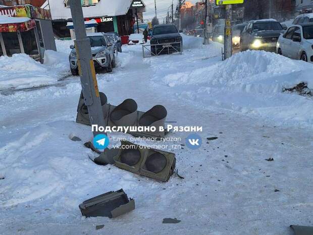 Светофор рухнул на перекрёстке в Рязани