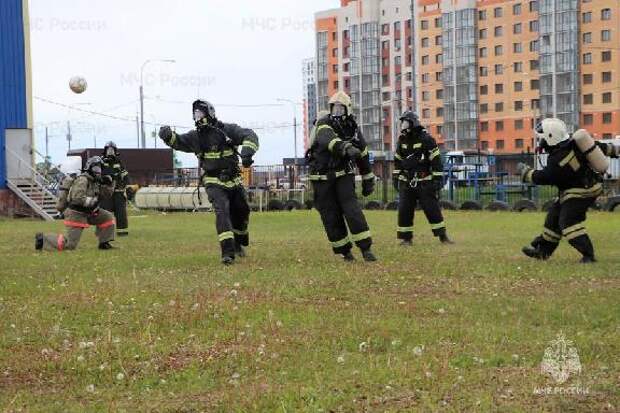 В Тамбове провели соревнования по пожарному футболу