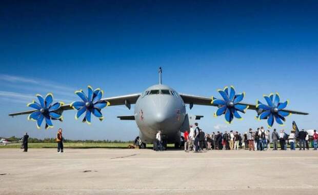 Украинские авиапром умирает: Конструкторы «Антонова» сбегут из Украины в Россию?