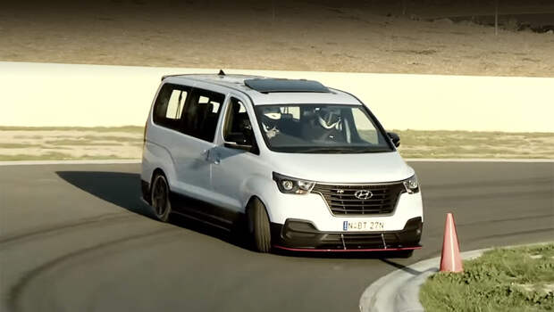 Hyundai h-1. Эксперимент австралийцев был вдохновлён первоапрельской шуткой отделения Hyundai Germany, придумавшего «заряженный бус» iMax N. На Зелёном континенте посчитали, что идею вполне возможно воплотить в металле.