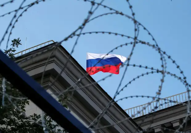 «Сами себе стреляют в ногу»: Джабаров счел санкции Запада введенными «в запале»