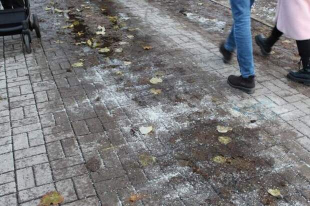 Прокуратура требует 300 тысяч рублей за падение пенсионерки на тротуаре